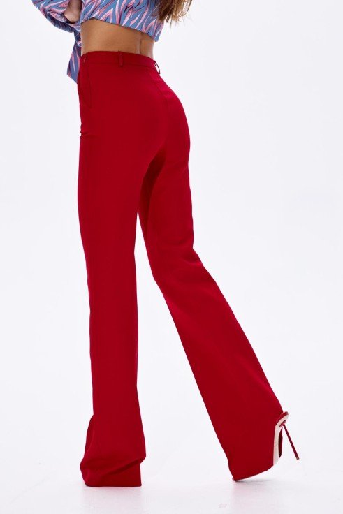 Фото Классические брюки прямого кроя в красном оттенке (2)
