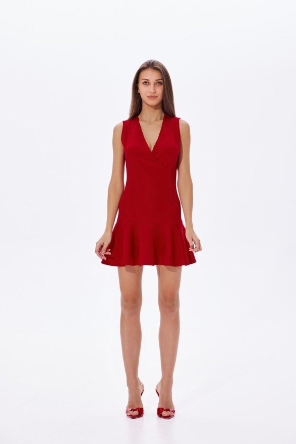 Фото Красное мини-платье с глубоким вырезом (3)